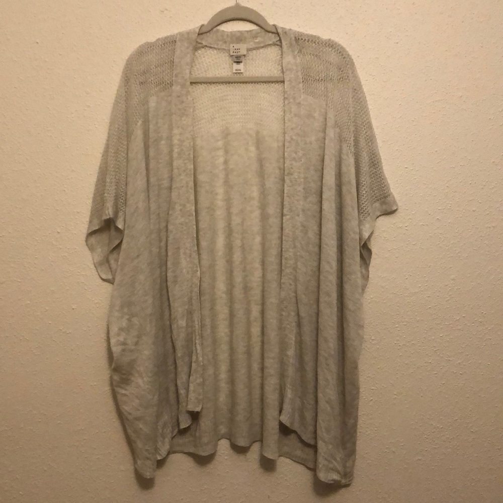 Short sleeve loose-fit cardigan/sweater